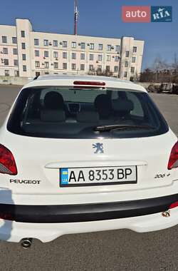 Седан Peugeot 206 2012 в Киеве