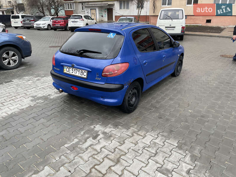 Хетчбек Peugeot 206 2003 в Чернівцях