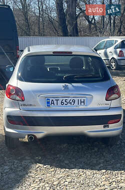 Хэтчбек Peugeot 206 2009 в 