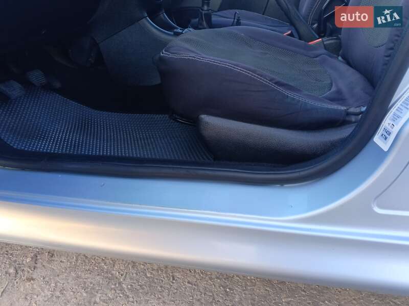 Седан Peugeot 206 2009 в Києві