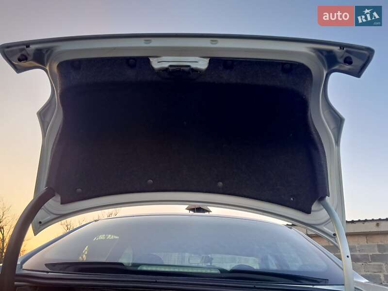 Седан Peugeot 206 2009 в Києві