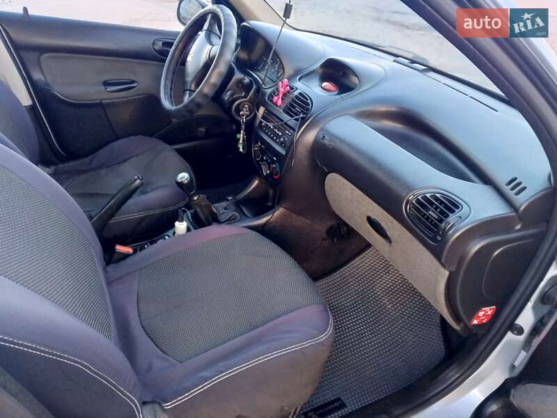 Седан Peugeot 206 2009 в Києві