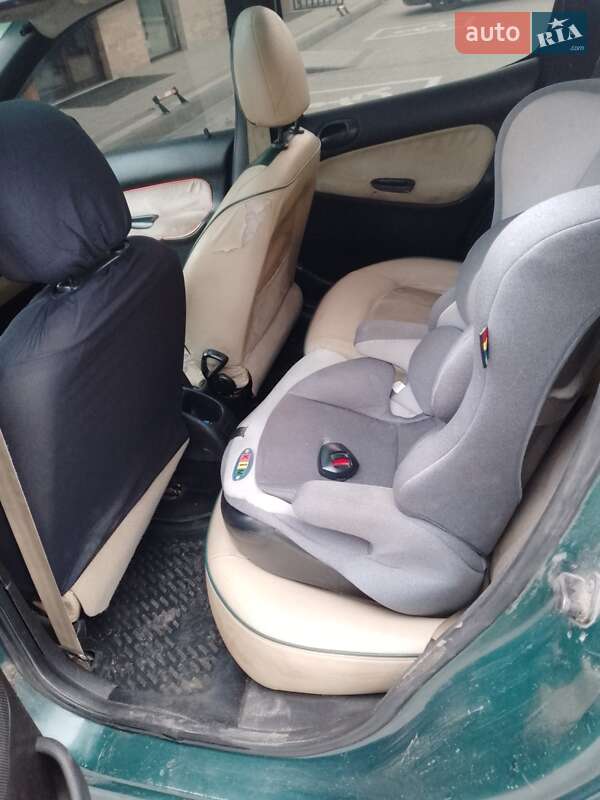 Хэтчбек Peugeot 206 2000 в Ужгороде