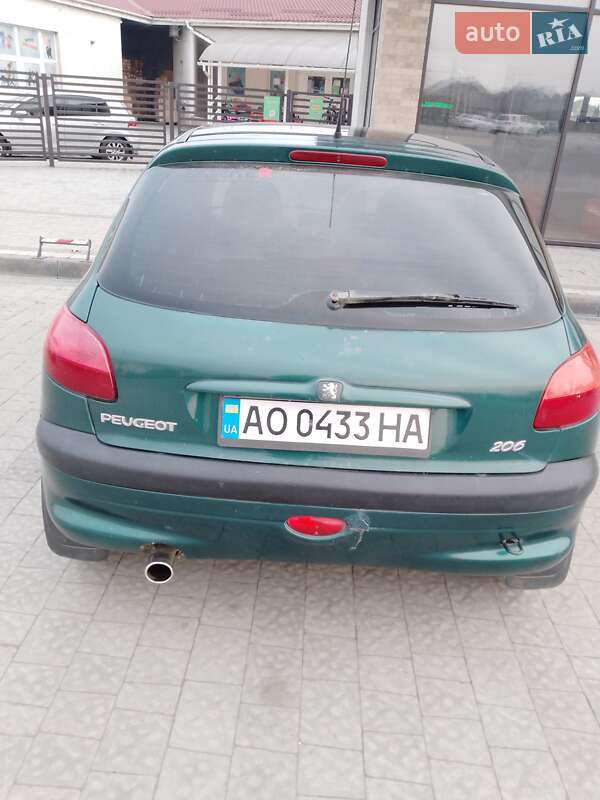 Хэтчбек Peugeot 206 2000 в Ужгороде