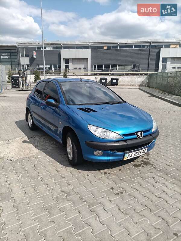 Хэтчбек Peugeot 206 2005 в 