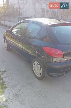 Хетчбек Peugeot 206 2002 в 
