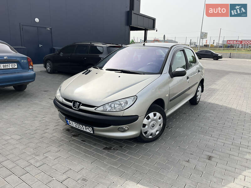 Хэтчбек Peugeot 206 2006 в 