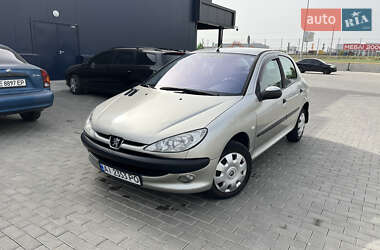 Хэтчбек Peugeot 206 2006 в 