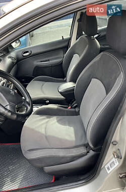 Хэтчбек Peugeot 206 2006 в 