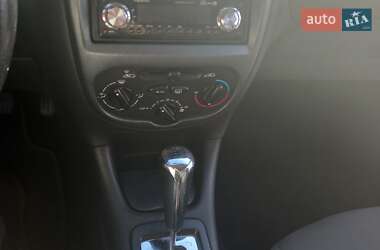 Хэтчбек Peugeot 206 2006 в 