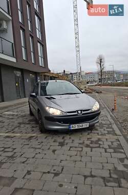Хетчбек Peugeot 206 2004 в 