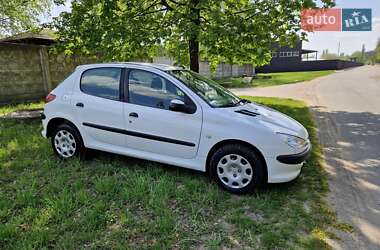 Хетчбек Peugeot 206 2008 в 