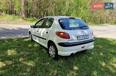 Хетчбек Peugeot 206 2008 в 