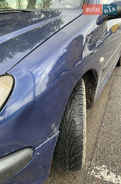 Хетчбек Peugeot 206 2002 в 
