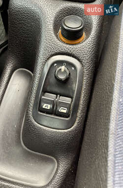 Хетчбек Peugeot 206 2002 в 