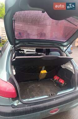 Хэтчбек Peugeot 206 2001 в 