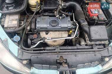 Хэтчбек Peugeot 206 2001 в 