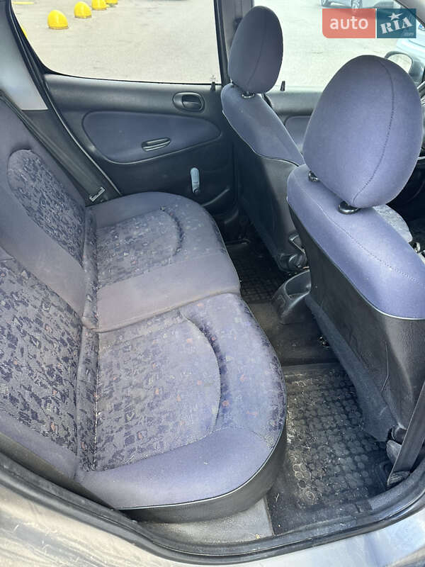 Хетчбек Peugeot 206 2000 в Києві