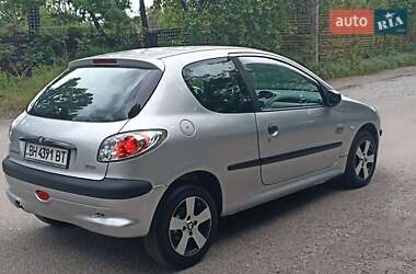 Хэтчбек Peugeot 206 2002 в 