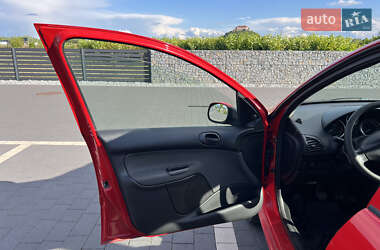 Хетчбек Peugeot 206 2011 в 