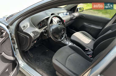 Хетчбек Peugeot 206 2008 в 