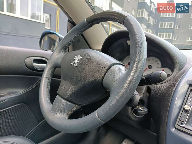Кабриолет Peugeot 206 2002 в Ахтырке