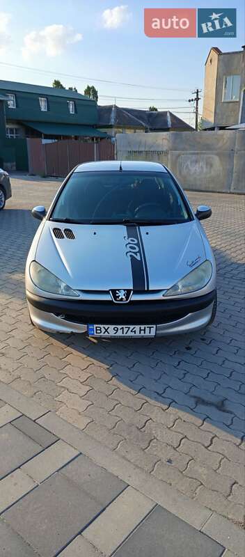 Хэтчбек Peugeot 206 2006 в 