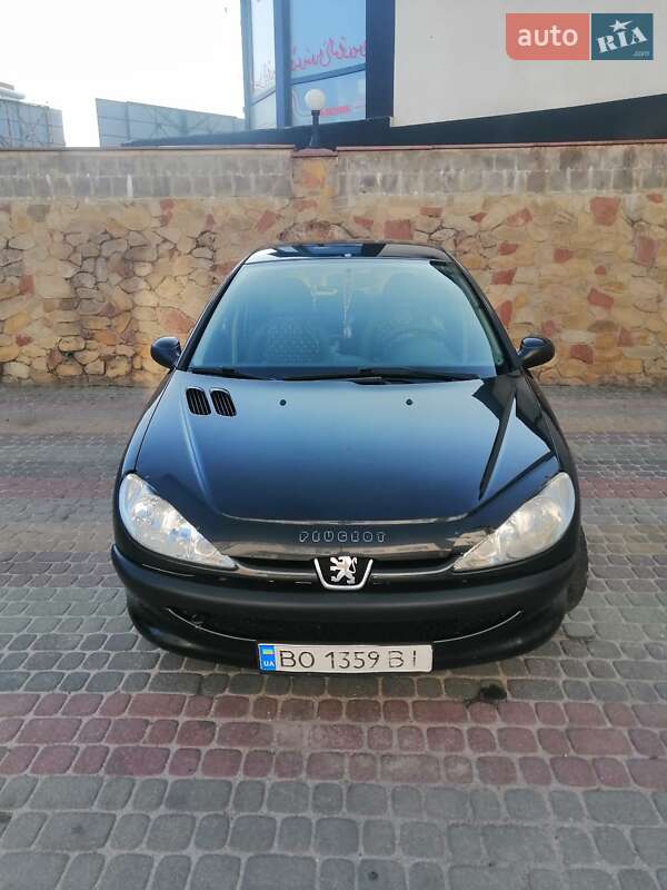 Хэтчбек Peugeot 206 2006 в 