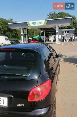 Хэтчбек Peugeot 206 2006 в 