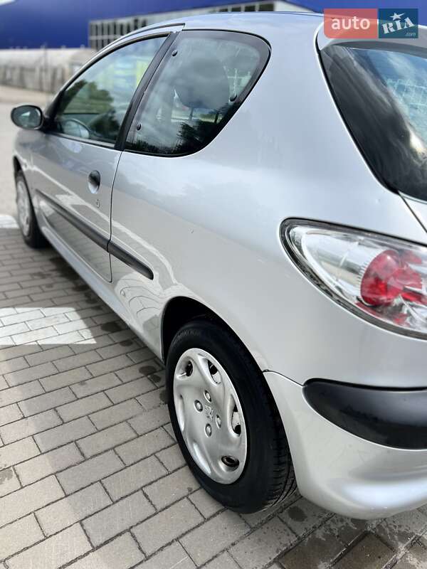 Хетчбек Peugeot 206 2000 в Сумах