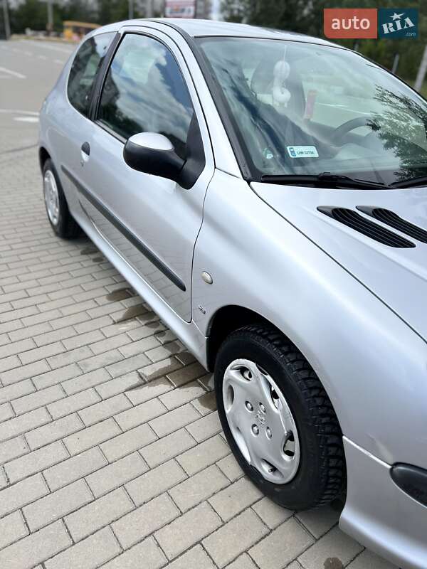 Хетчбек Peugeot 206 2000 в Сумах