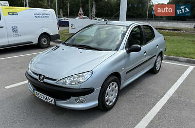 Седан Peugeot 206 2010 в Дніпрі