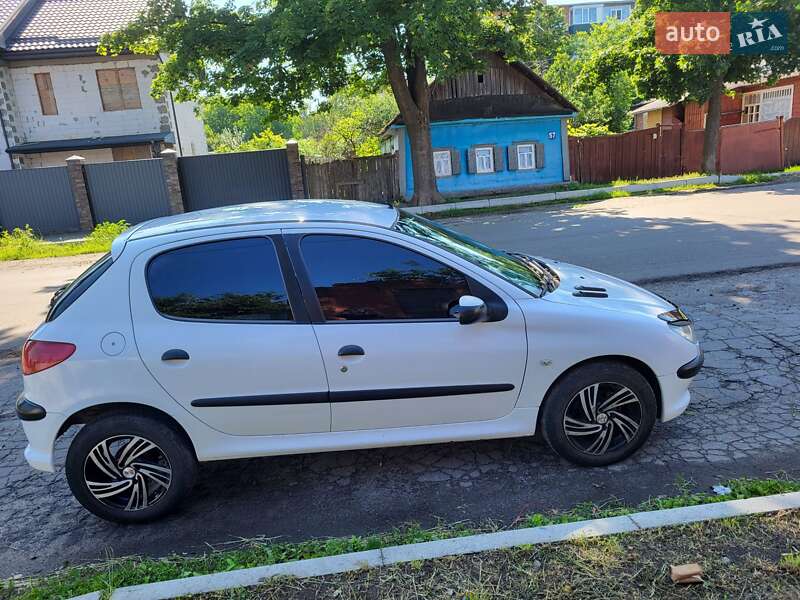 Хетчбек Peugeot 206 2008 в Сумах