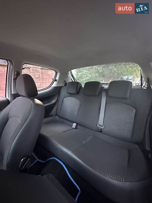 Хетчбек Peugeot 206 2011 в Рівному