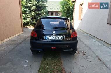 Хэтчбек Peugeot 206 2006 в 
