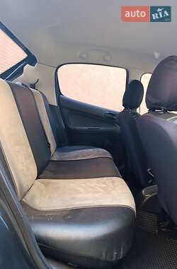 Хэтчбек Peugeot 206 2006 в 