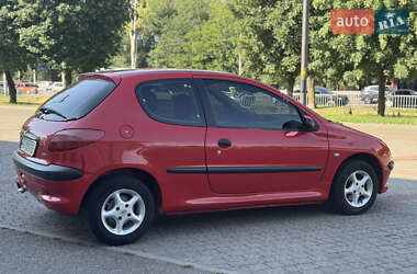 Хэтчбек Peugeot 206 2001 в 