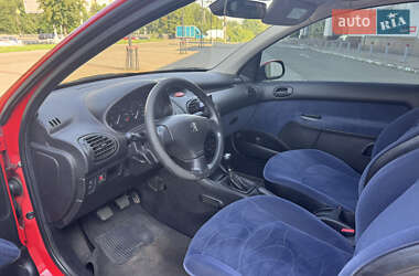 Хэтчбек Peugeot 206 2001 в 