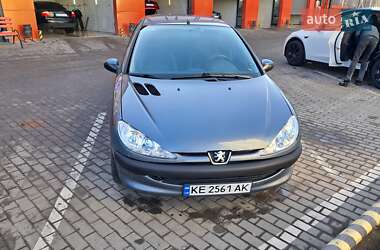Хетчбек Peugeot 206 2006 в Дніпрі