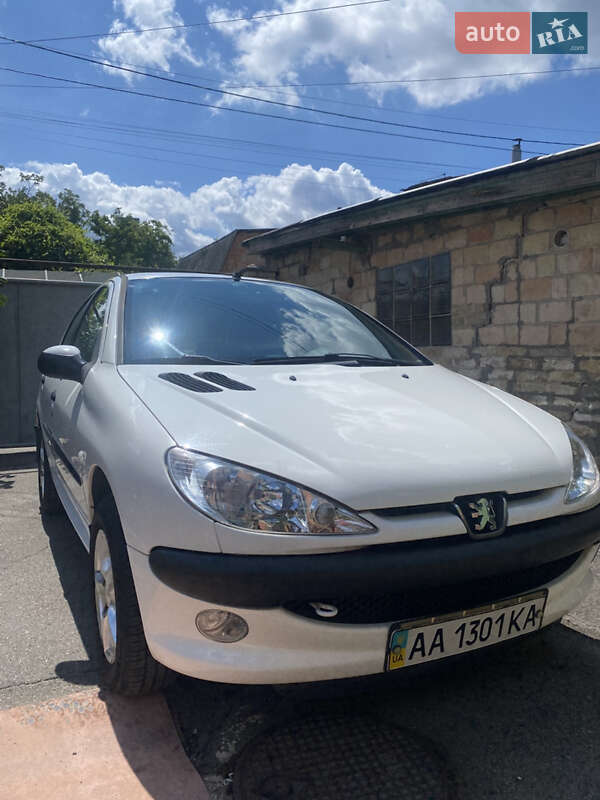Хэтчбек Peugeot 206 2008 в Киеве