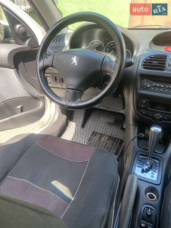 Хэтчбек Peugeot 206 2008 в Киеве