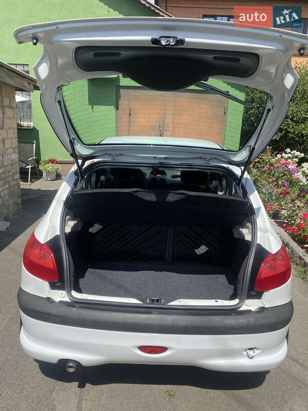 Хэтчбек Peugeot 206 2008 в Киеве