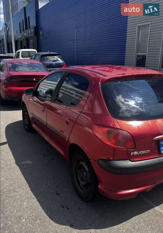 Хетчбек Peugeot 206 2004 в Києві