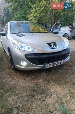Хетчбек Peugeot 206 2010 в Запоріжжі