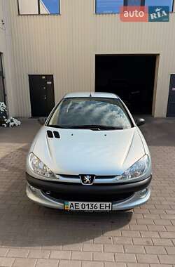 Седан Peugeot 206 2010 в Днепре