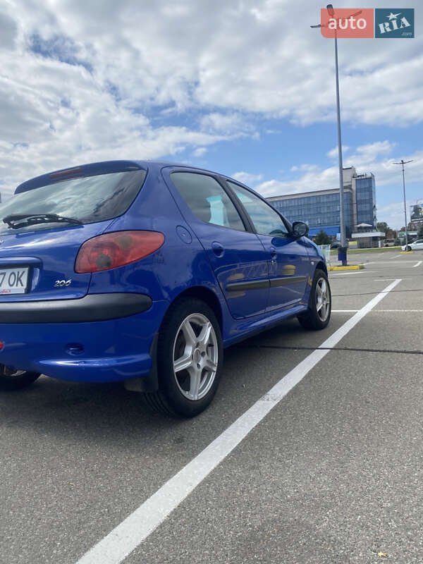 Хетчбек Peugeot 206 2004 в Києві