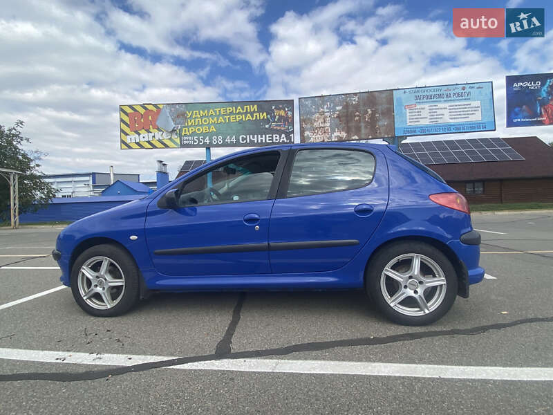 Хетчбек Peugeot 206 2004 в Києві