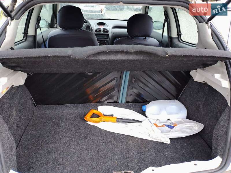 Хэтчбек Peugeot 206 2004 в Львове фото 5 Хэтчбек Peugeot 206 2004 в Львове