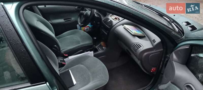 Хетчбек Peugeot 206 2001 в Коростені