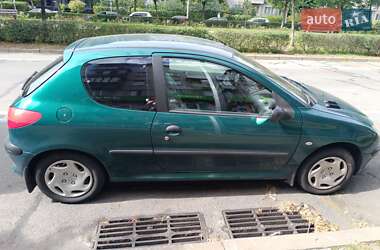 Хэтчбек Peugeot 206 2002 в Киеве